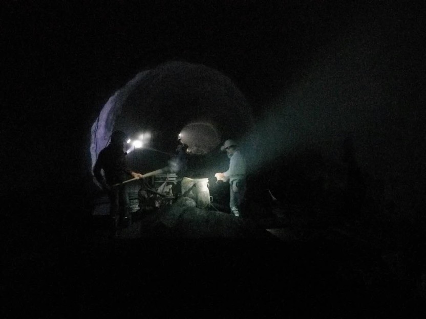 礦建三公司曹家灘項目部主、副斜井聯(lián)絡(luò)巷順利貫通