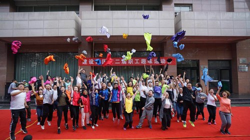 瞧，他們嗨瘋了！