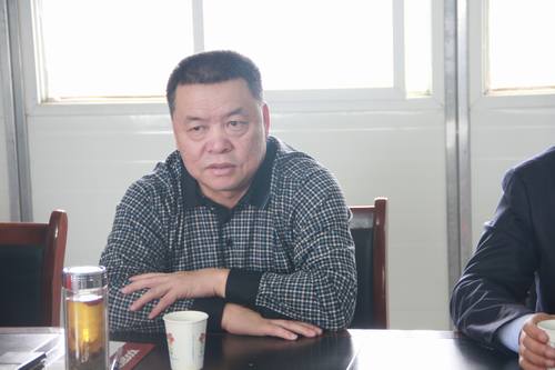 陜煤集團總經(jīng)理助理、建設(shè)集團聯(lián)合黨委書記、董事長寧興剛節(jié)日期間深入銅煤公司施工生產(chǎn)一線視察慰問