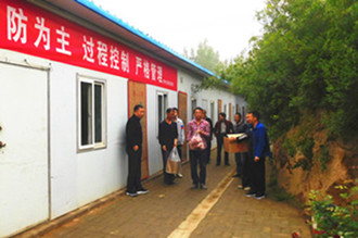 漢中分公司領(lǐng)導節(jié)日檢查施工項目慰問一線員工