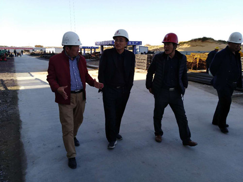 恒源集團(tuán)公司黨委書(shū)記、監(jiān)事長(zhǎng)王勝勇一行蒞臨天工公司小保當(dāng)選煤廠末煤倉(cāng)工地考察