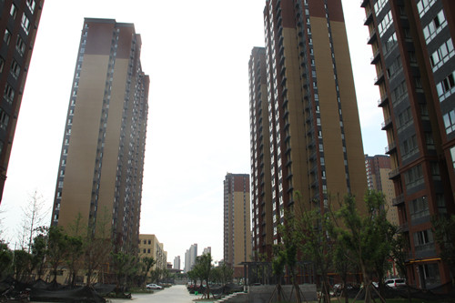 天工公司土建十一項(xiàng)目部承建的曲江羊頭鎮(zhèn)村安置小區(qū)1標(biāo)段工程通過(guò)防雷接地、人防兩項(xiàng)專(zhuān)項(xiàng)驗(yàn)收