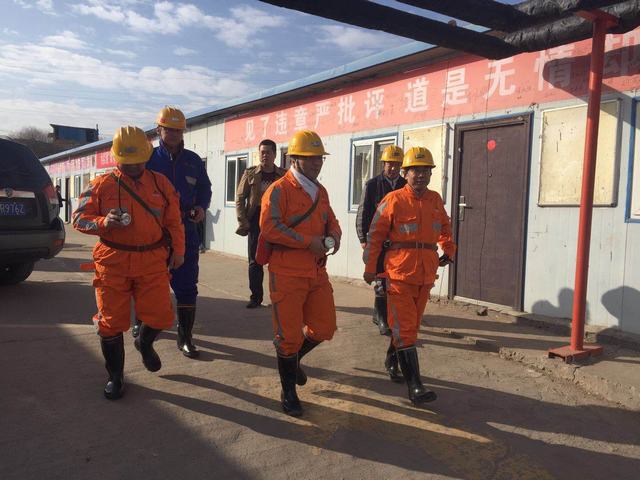 建設(shè)集團(tuán)副總經(jīng)理王明智深入掘進(jìn)公司紅柳林項(xiàng)目部一線檢查指導(dǎo)工作