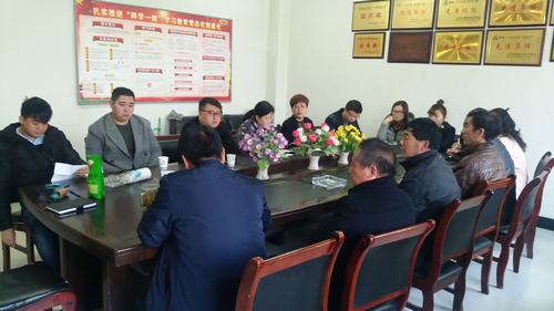 銅煤公司第十二項(xiàng)目部黨支部開(kāi)展“貫徹黨的十九大精神，如何做一名合格黨員”專題學(xué)習(xí)研討會(huì)