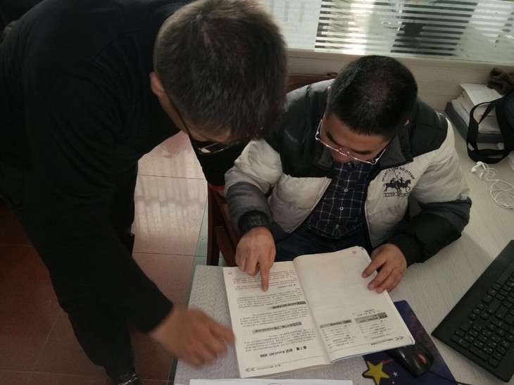 礦建三公司“集中+自學”提高員工業(yè)務(wù)能力