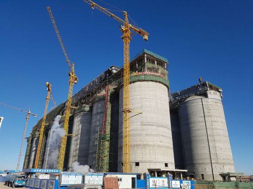 韓城分公司小保當選煤廠塊煤倉（一標段）、最終篩分車間工程順利封頂
