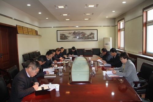 建設集團聯(lián)合黨委副書記、紀委書記、工會負責人侯本英深入銅煤公司督導黨委中心組學習研討