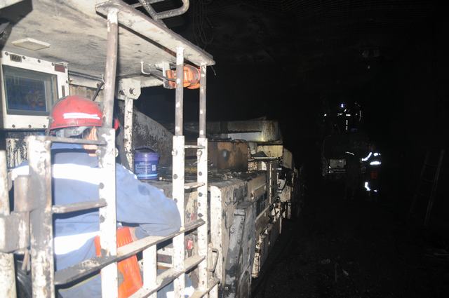 掘進公司小保當(dāng)項目部單頭月進尺831米勇奪月度第一