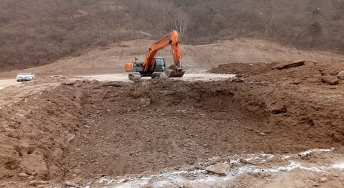 銅川分公司冶坪煤礦矸石倉、通風(fēng)機房配電室等工程順利開工