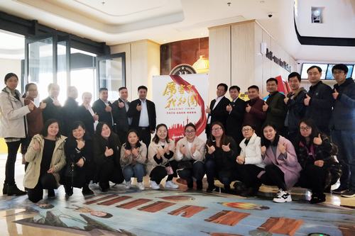 礦建二公司組團(tuán)觀看《厲害了，我的國》 為祖國打CALL