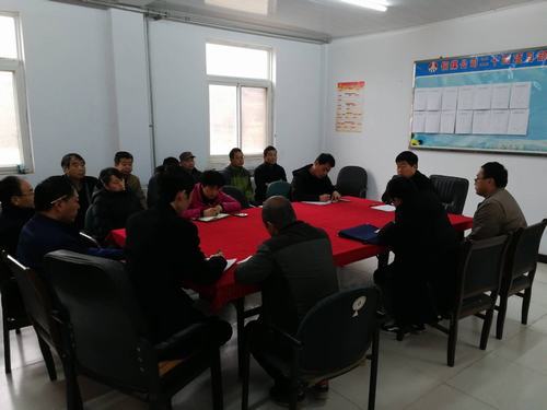 銅煤公司基層項目部員工熱學(xué)熱議全國“兩會”精神