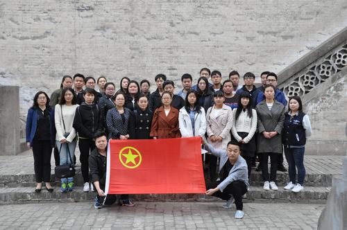 韓城分公司開展“緬懷革命先烈、弘揚愛國主義精神”團員青年掃墓活動