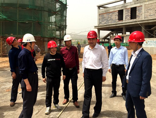 神木副市長賀若玉一行蒞臨神南華府項(xiàng)目檢查指導(dǎo)安全生產(chǎn)工作