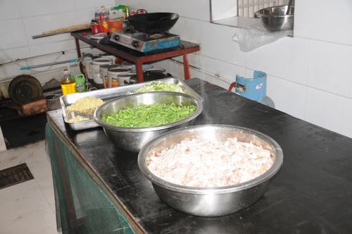 掘進公司曹家灘項目部積極做好后勤服務(wù)打造職工滿意食堂