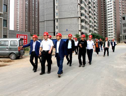 寧興剛、王明智一行深入銅煤1#、2#住宅小區(qū)施工現(xiàn)場調(diào)研指導(dǎo)工作