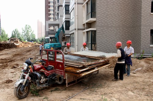 炎炎夏日，擋不住他們火一樣的工作熱情