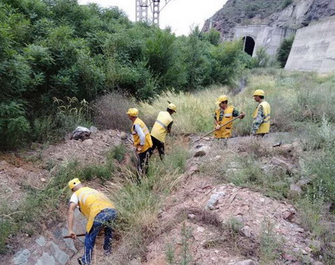 陜煤建設(shè)銅川公司:紅檸鐵路項(xiàng)目部打響“雨季三防”戰(zhàn) 撐起安全“保護(hù)傘”