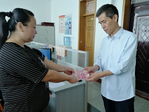 礦建三公司“金秋助學(xué)”幫困難職工子女圓大學(xué)夢(mèng)