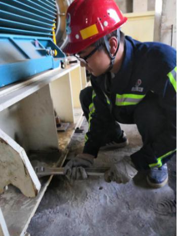 中秋佳節(jié)，我們?cè)诠さ?></div>
                                <div   id=