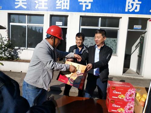 陜煤建設(shè)韓城分公司巧借雙節(jié)“兩問(wèn)一督” 催開(kāi)和諧幸福長(zhǎng)久之花