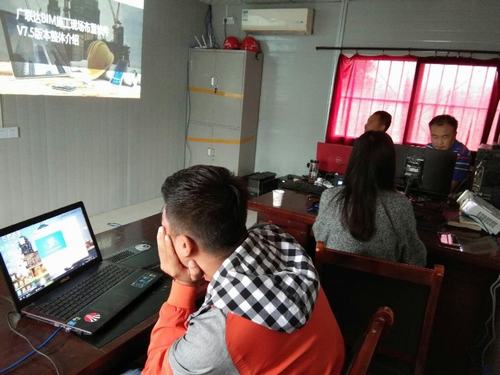 陜煤建設(shè)澄合分公司工地上的廣聯(lián)達(dá)“小課堂”