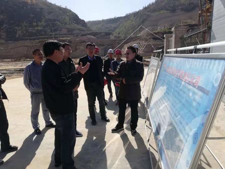 揚州市對口幫扶榆林市工作組組長、榆林市政府副秘書長孫景亮一行蒞臨陜煤建設天工公司承建的清澗北國棗業(yè)紅棗深加工項目考察指導工作