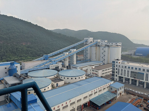 陜煤建設(shè)機電安裝公司承建的選煤廠塊煤倉旋轉(zhuǎn)溜槽拆除工程如火如荼