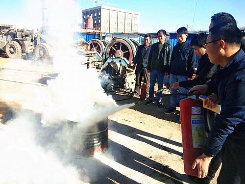 陜煤建設(shè)礦建二公司小保當(dāng)三項(xiàng)目部開(kāi)展火災(zāi)事故應(yīng)急救援演練