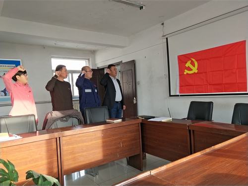 陜煤建設(shè)集團(tuán)洗選煤運(yùn)營(yíng)公司檸條塔運(yùn)營(yíng)項(xiàng)目部黨支部開(kāi)展“憶初心、明職責(zé)、當(dāng)先鋒”主題黨日活動(dòng)