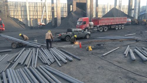 陜煤建設韓城分公司安裝六項目部年末奮力沖刺桑樹坪礦儲煤場鋼網(wǎng)架封閉工程受好評