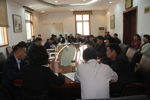 陜煤建設(shè)銅煤公司組織傳達(dá)“講政治、敢擔(dān)當(dāng)、轉(zhuǎn)作風(fēng)”專(zhuān)題教育暨集中開(kāi)展違規(guī)收送禮金問(wèn)題專(zhuān)項(xiàng)整治工作部署會(huì)議精神