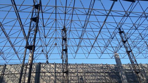 陜煤建設韓城分公司安裝六項目部桑樹坪煤礦儲煤場 網(wǎng)架封閉工程按期封頂受好評