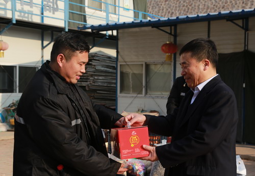 陜煤建設銅川分公司領導春節(jié)前夕深入基層走訪并慰問困難職工