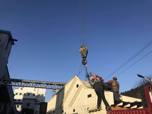 陜煤建設(shè)機(jī)電安裝公司黃陵建莊工地：“干完，大年三十回家！”