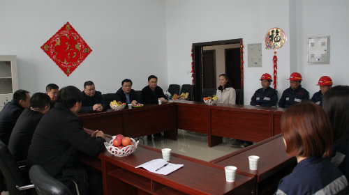 公司領(lǐng)導(dǎo)大年初一親切慰問一線員工