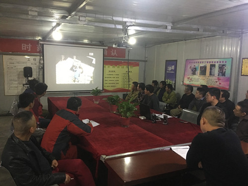 陜煤建設(shè)機電安裝公司曹家灘項目部“學(xué)案例，除隱患”促安全