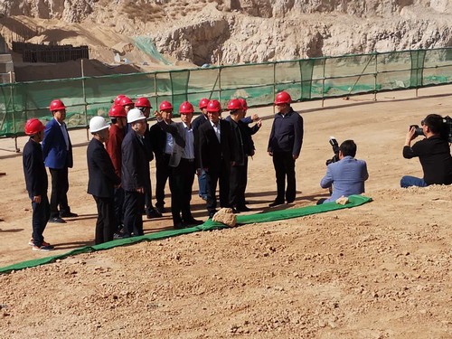 銅川市委書記楊長亞一行蒞臨陜煤建設銅煤公司承建的年產20萬噸固體廢物收集、貯運及預處理項目檢查指導工作