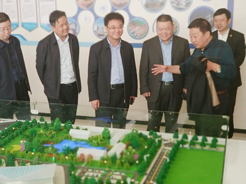 寧興剛與榆林市常務(wù)副市長張凱盈就系列合作項(xiàng)目交流座談