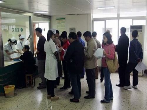 陜煤建設(shè)洗選煤運(yùn)營(yíng)公司小保當(dāng)運(yùn)營(yíng)項(xiàng)目部開(kāi)展農(nóng)民工免費(fèi)體檢活動(dòng)