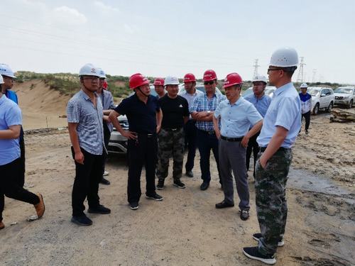 陜西鐵路物流集團有限公司黨委書記、執(zhí)行董事、總經理趙國智一行蒞臨靖神鐵路項目施工現(xiàn)場檢查指導工作