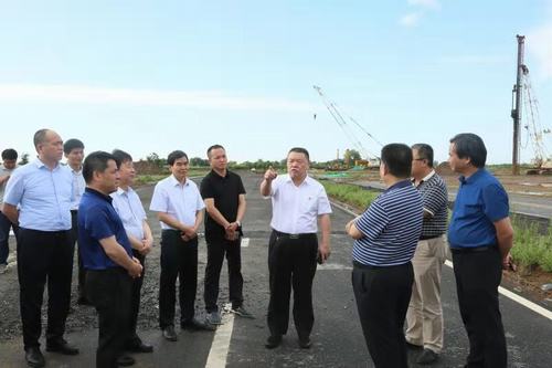 公司領(lǐng)導(dǎo)寧興剛、王寧、楊讓順深入渭南開沃項目檢查指導(dǎo)工作