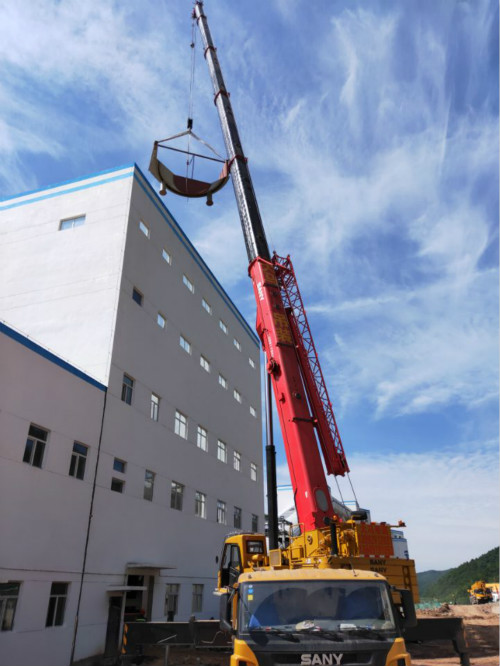 陜煤建設(shè)機(jī)電安裝公司承建冶坪礦動(dòng)篩車(chē)間濃縮機(jī)吊裝順利完成