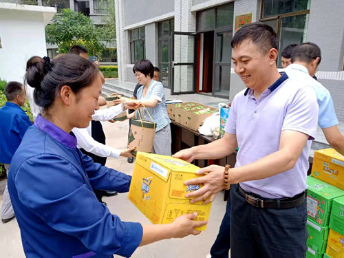 陜煤建設(shè)公司：高溫慰問送清涼，防暑降溫暖人心