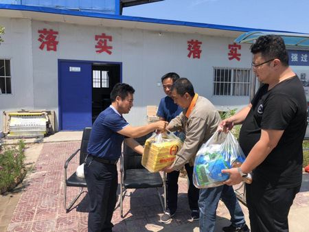 陜煤建設(shè)天工公司精準(zhǔn)送清涼 心暖情更長