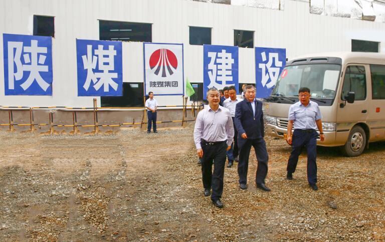 陜西省國資委黨委書記鄒展業(yè)、黨委副書記郁偉、陜煤集團黨委書記、董事長楊照乾一行慰問陜煤建設(shè)天工公司項目部