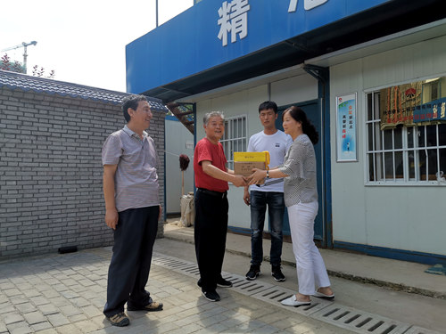 陜煤建設公司情系一線“送清涼”