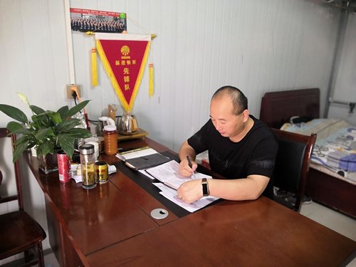 “有擔當、有作為”的鐵軍隊長