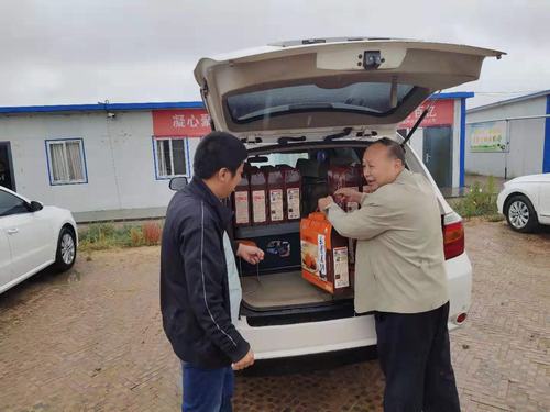 陜煤建設(shè)掘進(jìn)公司“雙節(jié)”前慰問(wèn)一線職工