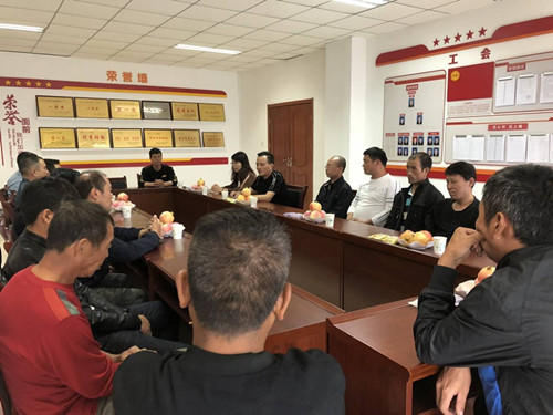 陜煤建設(shè)機(jī)電安裝公司領(lǐng)導(dǎo)中秋佳節(jié)走訪慰問(wèn)一線職工