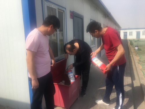 陜煤建設(shè)掘進(jìn)公司:“查風(fēng)險(xiǎn) 除隱患 迎大慶”全員在行動(dòng)